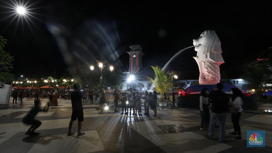 Patung Merliun di Madiun (CNBC Indonesia/Tri Susilo)