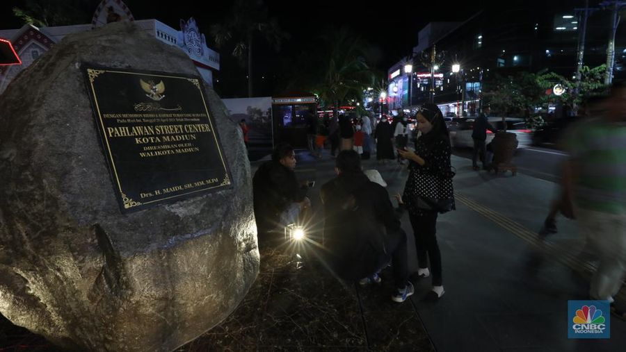 Patung Merliun di Madiun (CNBC Indonesia/Tri Susilo)