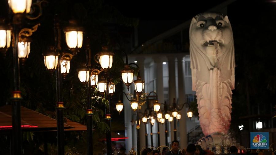 Patung Merliun di Madiun (CNBC Indonesia/Tri Susilo)