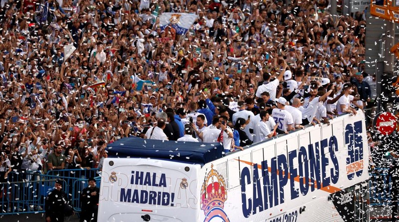 Soccer Football - LaLiga - Real Madrid v Espanyol - Santiago Bernabeu, Madrid, Spain - April 30, 2022 Real Madrid team members celebrate with the trophy after winning LaLiga REUTERS/Susana Vera