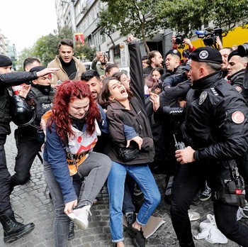 Bentrok! Ratusan Buruh Ditahan Saat Rayakan May Day di Turki