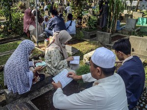 Kata Ustaz Solmet soal Tradisi Ziarah Jelang Ramadan