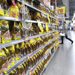 Harga Minyak Goreng Beneran Turun? Cek Harga Terbaru di Sini!