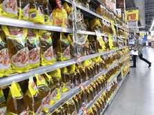 Harga Minyak Goreng Beneran Turun? Cek Harga Terbaru di Sini!