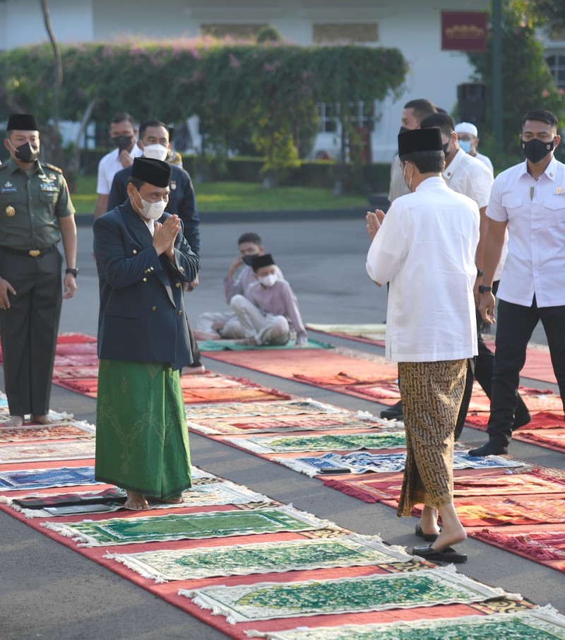 Presiden Joko Widodo (Jokowi) salat Idul Fitri di Istana Kepresidenan Gedung Agung Yogyakarta, Senin (2/4/2022). (Foto: Lukas - Biro Pers Sekretariat Presiden)