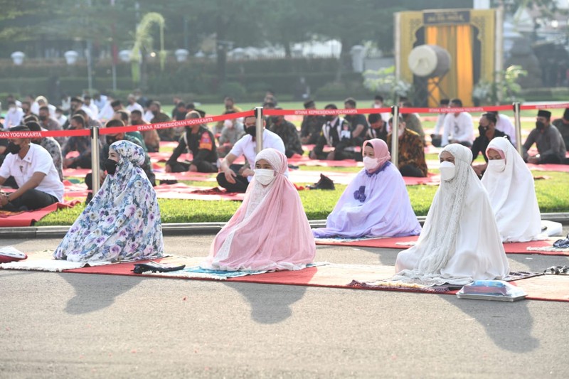 Presiden Joko Widodo (Jokowi) salat Idul Fitri di Istana Kepresidenan Gedung Agung Yogyakarta Presiden Joko Widodo (Jokowi) salat Idul Fitri di Istana Kepresidenan Gedung Agung Yogyakarta, Senin (2/4/2022). (Foto: Lukas - Biro Pers Sekretariat Presiden)