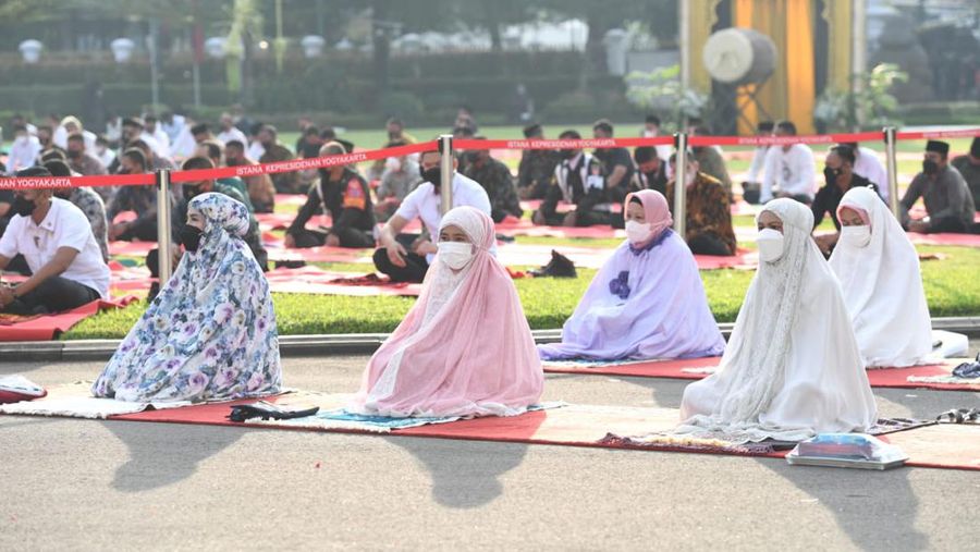 Presiden Joko Widodo (Jokowi) salat Idul Fitri di Istana Kepresidenan Gedung Agung Yogyakarta Presiden Joko Widodo (Jokowi) salat Idul Fitri di Istana Kepresidenan Gedung Agung Yogyakarta, Senin (2/4/2022). (Foto: Lukas - Biro Pers Sekretariat Presiden)