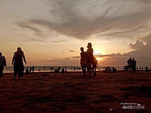 Renang Bareng Cucu di Seminyak, Kakek Tewas Digulung Ombak