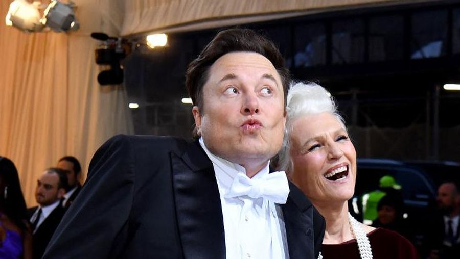 CEO, and chief engineer at SpaceX, Elon Musk and his mother, supermodel Maye Musk, arrive for the 2022 Met Gala at the Metropolitan Museum of Art on May 2, 2022, in New York. - The Gala raises money for the Metropolitan Museum of Art's Costume Institute. The Gala's 2022 theme is 