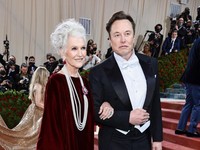 Cara Mendidik Anak Agar Sukses, Bisa Tiru Tips Ibu Elon Musk