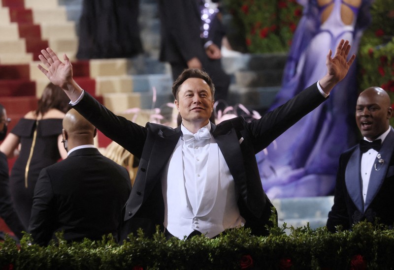 Elon Musk dan Ibunya Maye Musk di Met Gala 2022 Maye Musk (kiri) dan Elon Musk menghadiri acara amal tahunan Met Gala 2022 bertema In America: An Anthology of Fashion di The Metropolitan Museum of Art, New York, Amerika Serikat, Senin (2/5/2022). Photo by Evan Agostini/Invision/AP)