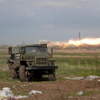 Rusia Serang Pabrik Baja Tempat Berlindung Warga Mariupol