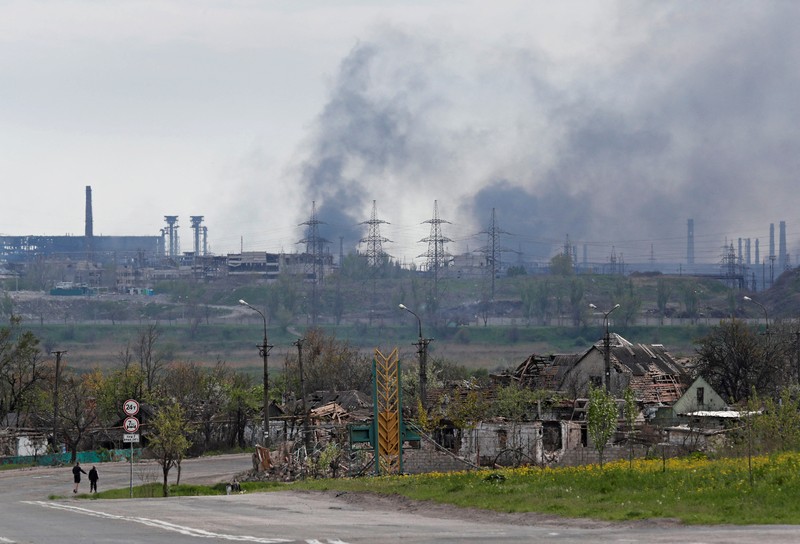 Gambar satelit yang diambil oleh Planet Labs PBC ini menunjukkan kerusakan di pabrik baja Azovstal di Mariupol, Ukraina, Rabu (4/5/2022). Pasukan Rusia mulai menyerbu pabrik baja yang dibom di Mariupol pada Selasa, 3 Mei 2022. take the mill terjadi setelah sejumlah warga sipil dievakuasi dari terowongan bawah tanah pabrik setelah berminggu-minggu pengeboman. (Planet Labs PBC via AP)
