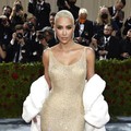 Kim Kardashian Pakai Gaun Termahal Dunia, Berapa Harganya?