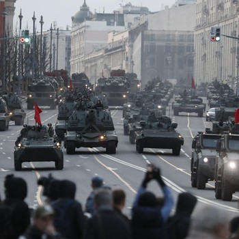 Tank Hingga Sukhoi Rusia Latihan Parade Militer, Ada Apa?