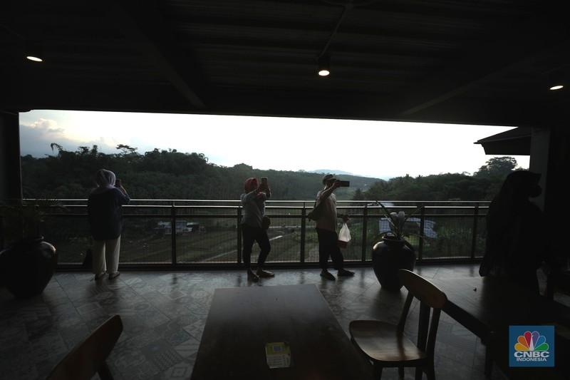 Suasana rest area 456 Jalan Tol Semarang-Solo, Jawa tengah. (CNBC Indonesia/ Tri Susilo)