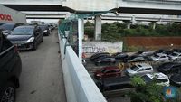 Potret Kalimalang Macet Total Imbas One Way Tol Japek