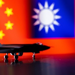 Gelar Latihan Militer-Kapal Induk, China Beri Peringatan kepada Taiwan