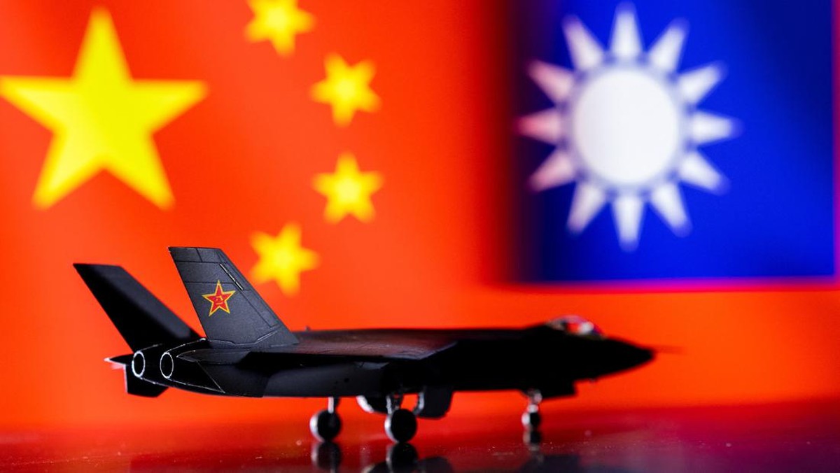 Gelora Laut China: Latihan Kapal Induk Beijing Tanda Peringatan untuk Taiwan