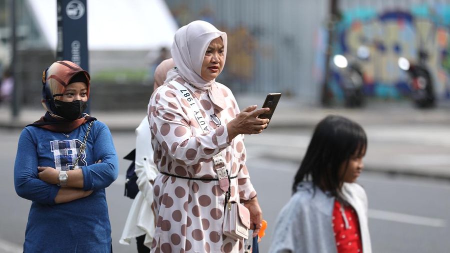 Aktivitas Warga Saat PPKM Diperpanjang. (CNBC Indonesia/Tri Susilo)