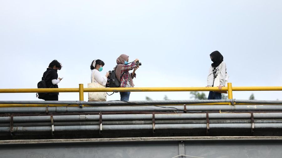 Aktivitas Warga Saat PPKM Diperpanjang. (CNBC Indonesia/Tri Susilo)