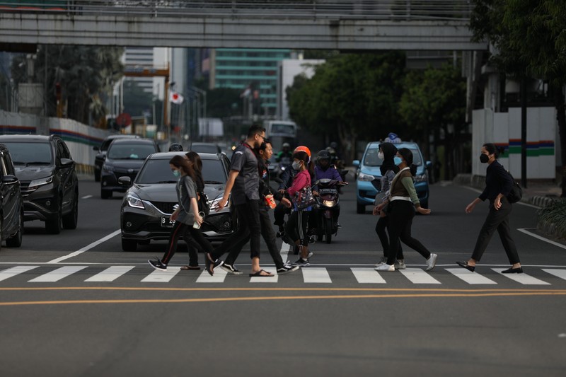 Aktivitas Warga Saat PPKM Diperpanjang. (CNBC Indonesia/Tri Susilo)
