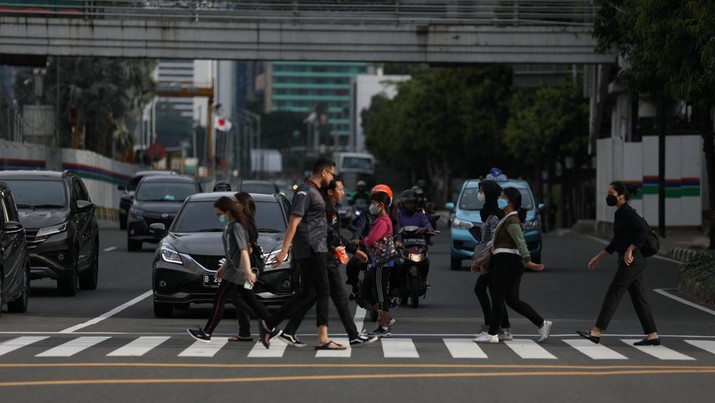 Aktivitas Warga Saat PPKM Diperpanjang. (CNBC Indonesia/Tri Susilo) Aktivitas Warga Saat PPKM Diperpanjang. (CNBC Indonesia/Tri Susilo)