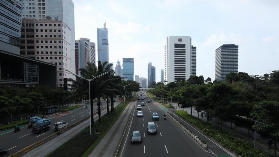 Aktivitas Warga Saat PPKM Diperpanjang. (վ/Tri Susilo)