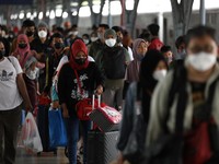 Stasiun Senen Masih Ramai Arus Balik, Begini Penampakannya