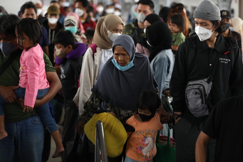 Arus Balik Lebaran di Stasiun Senen Mulai Ramai (CNBC Indonesia/Tri Susilo) Arus Balik Lebaran di Stasiun Senen Mulai Ramai (CNBC Indonesia/Tri Susilo)