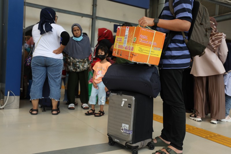 Arus Balik Lebaran di Stasiun Senen Mulai Ramai (CNBC Indonesia/Tri Susilo) Arus Balik Lebaran di Stasiun Senen Mulai Ramai (CNBC Indonesia/Tri Susilo)