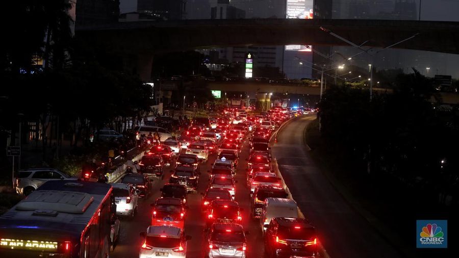 Hari Pertama Usai Libur Lebaran, Jakarta Macet Lagi (CNBC Indonesia/Andrean Kristianto)