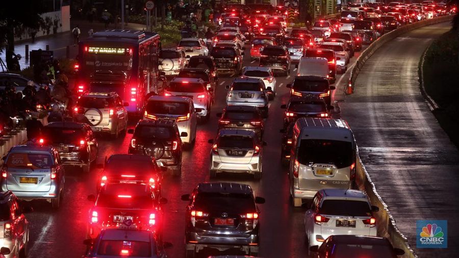 Hari Pertama Usai Libur Lebaran, Jakarta Macet Lagi (CNBC Indonesia/Andrean Kristianto)