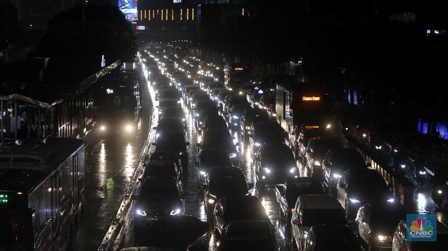 Hari Pertama Usai Libur Lebaran, Jakarta Macet Lagi (CNBC Indonesia/Andrean Kristianto)