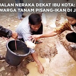 Jalan Neraka Dekat Ibu Kota: Warga Tanam Pisang-Ikan di Jalan