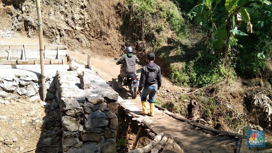 Jalan Rusak di Cianjur, Jabar