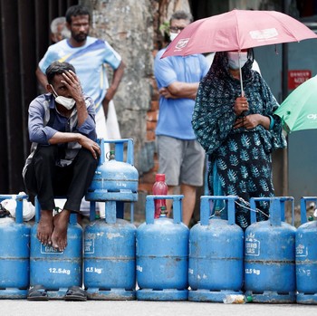 Rusuh Krisis Sri Lanka, Warga Blokir Jalan Pakai Gas Elpiji