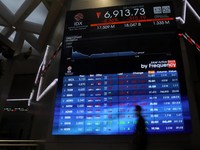 Trading Perdana di Juni, Beli TBIG-TOWR Hingga ADRO-ITMG
