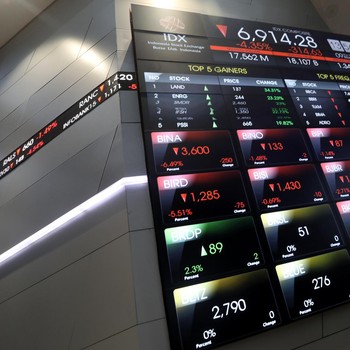 Pasca libur Lebaran, IHSG Rontok 4,42% ke Bawah 7.000