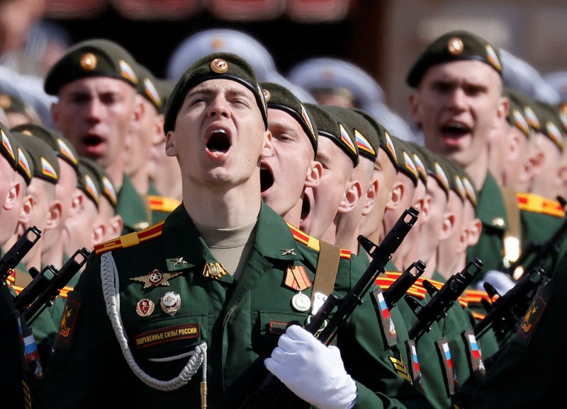 Peringatan Hari Kemenangan Rusia Russian self-propelled artillery vehicles roll during the Victory Day military parade in Moscow, Russia, Monday, May 9, 2022, marking the 77th anniversary of the end of World War II. (AP Photo/Alexander Zemlianichenko)