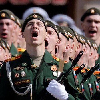 Ratusan Tank hingga Rudal Muncul di Parade Kemenangan Rusia