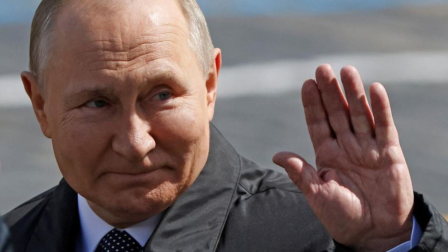 Russian President Vladimir Putin waves to spectators after a military parade on Victory Day, which marks the 77th anniversary of the victory over Nazi Germany in World War Two, in Red Square in central Moscow, Russia May 9, 2022. REUTERS/Maxim Shemetov