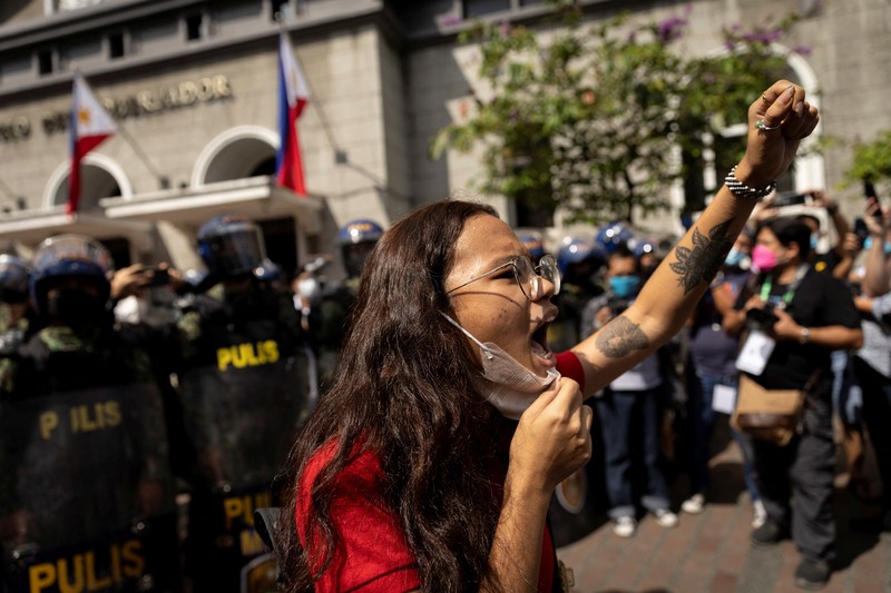 PHILIPPINES-ELECTION/PROTESTS Students and activists march outside the Commission on Elections to protest its unofficial tally of the national elections, showing presidential candidate Ferdinand