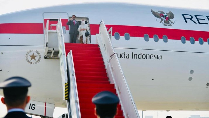 Presiden Joko Widodo beserta Ibu Iriana Joko Widodo bertolak menuju Washington DC, Amerika Serikat (AS), pada Selasa pagi, 10 Mei 2022. (BPMI Setpres)