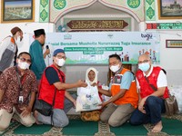 Tugu Insurance Gandeng Rumah Zakat Salurkan 275 Paket Bansos