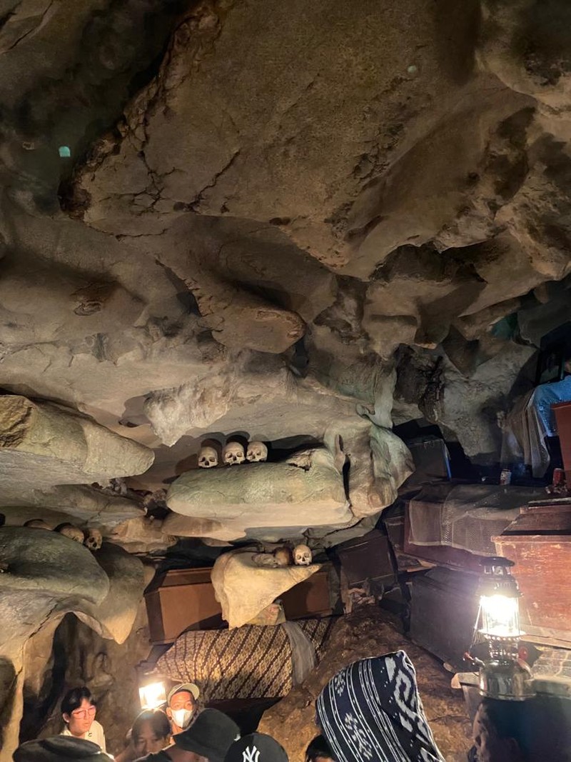 Goa Londa yang merupakan salah satu makam yang diperuntukkan khusus bagi para leluhur Toraja dan keturunannya yang sudah berumur hingga ratusan tahun. (CNBC Indonesia/Sasa) Goa Londa yang merupakan salah satu makam yang diperuntukkan khusus bagi para leluhur Toraja dan keturunannya yang sudah berumur hingga ratusan tahun. (CNBC Indonesia/Sasa)