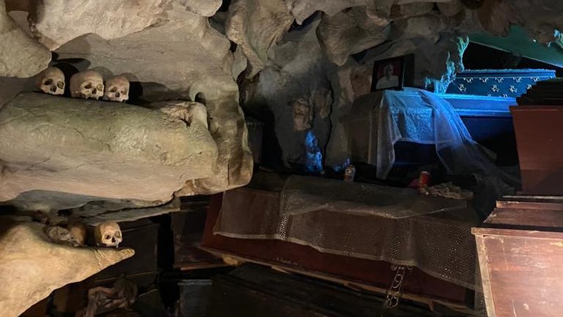 Goa Londa yang merupakan salah satu makam yang diperuntukkan khusus bagi para leluhur Toraja dan keturunannya yang sudah berumur hingga ratusan tahun. (CNBC Indonesia/Sasa)