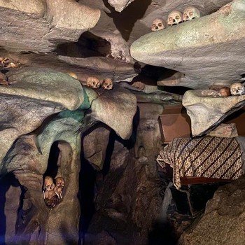 Pesona Wisata Makam Kuno di Tana Toraja