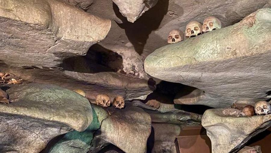 Goa Londa yang merupakan salah satu makam yang diperuntukkan khusus bagi para leluhur Toraja dan keturunannya yang sudah berumur hingga ratusan tahun. (CNBC Indonesia/Sasa)