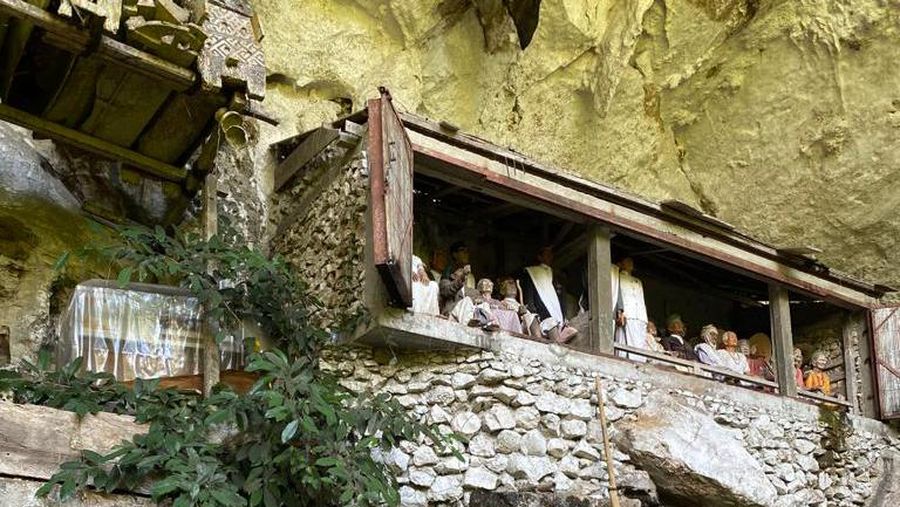 Goa Londa yang merupakan salah satu makam yang diperuntukkan khusus bagi para leluhur Toraja dan keturunannya yang sudah berumur hingga ratusan tahun. (CNBC Indonesia/Sasa)